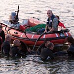 Morgan wordt gered in de Waddenzee door medewerkers van Dolfinarium Harderwijk. Foto niet door mij gemaakt.